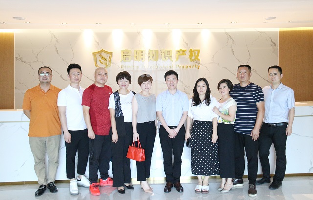 嘉興湖南商會(huì)輪值會(huì)長劉第晟、秘書長曾嬋娟一行蒞臨公司指導(dǎo)交流