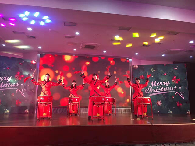 智慧園舉辦圣誕晚會(huì)，我司表演開(kāi)場(chǎng)舞蹈